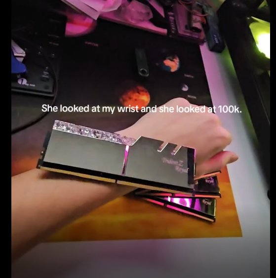 G8wD7LPXYAIebG2.png