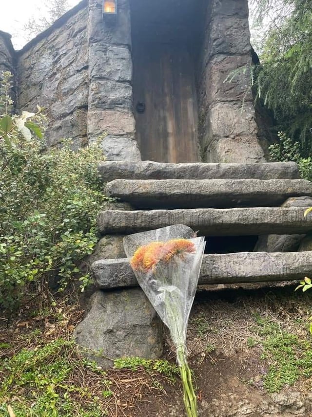 some-flowers-were-left-outside-hagrids-hut-today-at-harry-v0-t6hixzqf5eu91.jpg