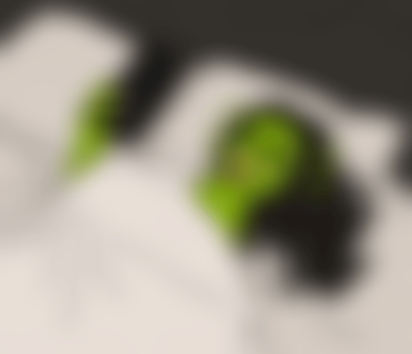 GlermGirlPhoneBed01.png