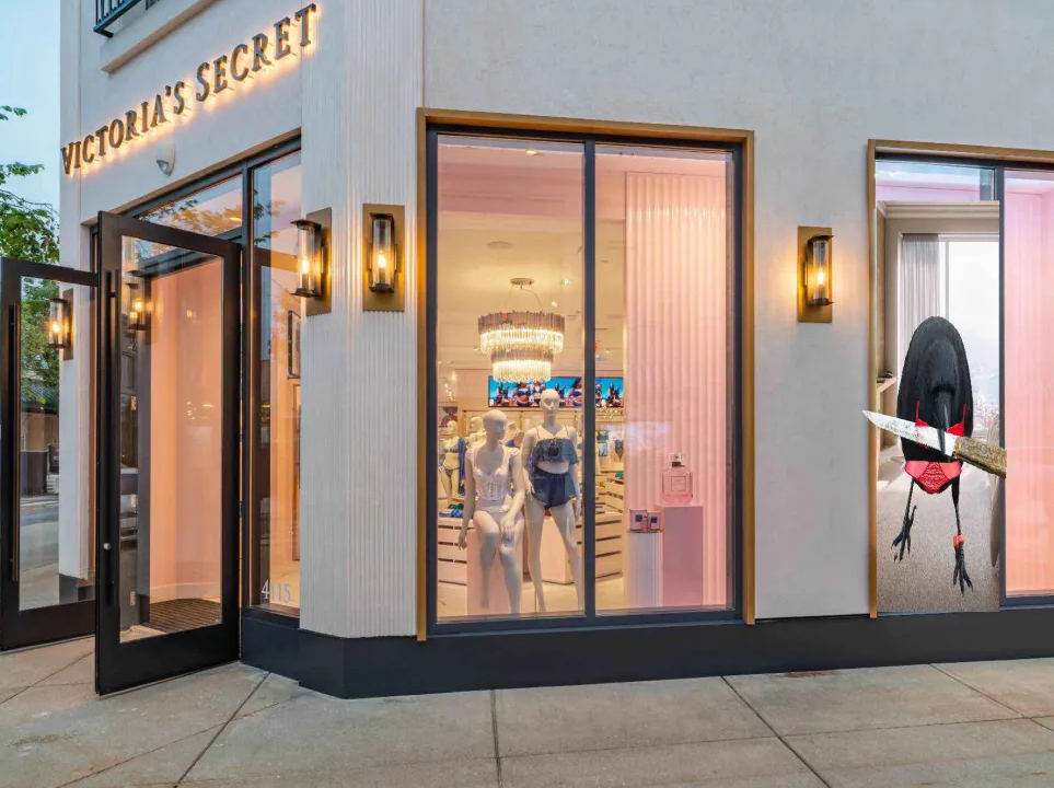 Victorias_Secret_store_ad.png